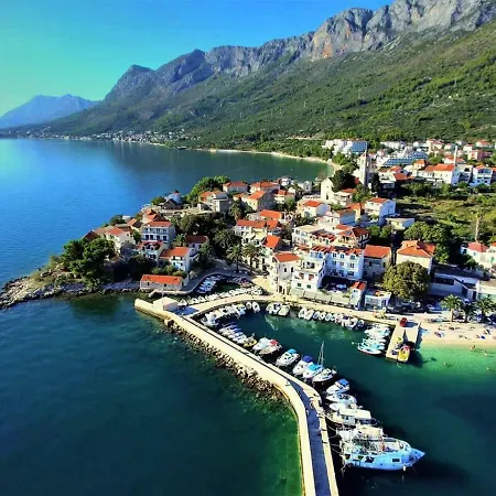 Tona * Gradac (Split-Dalmatia)
