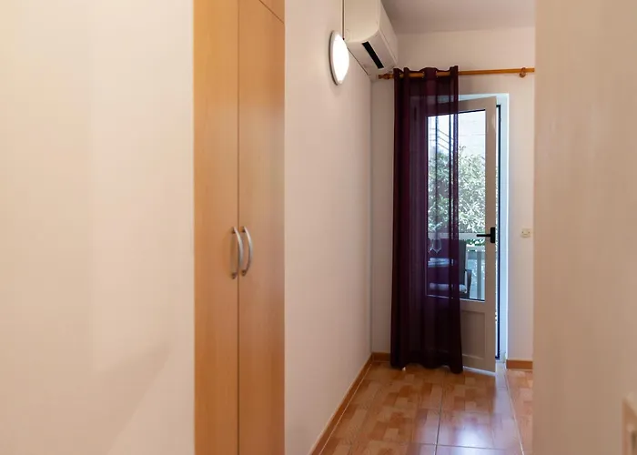 Tona شقة غراداك