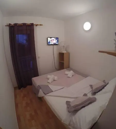 Tona شقة غراداك