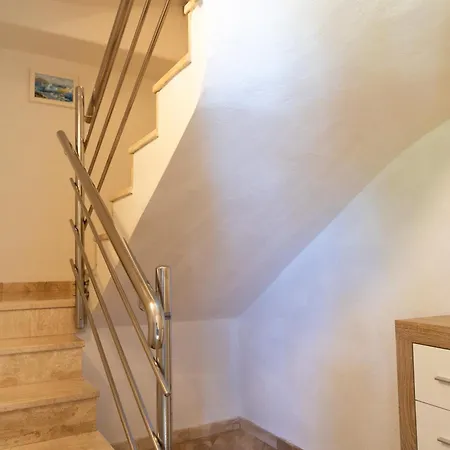Tona Apartment