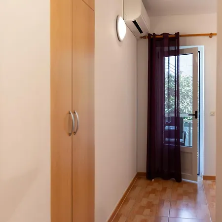 Tona Apartment Gradac (Split-Dalmatia)