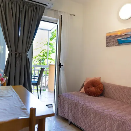 Tona Apartment